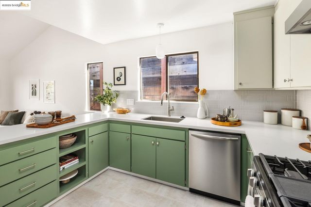 568 Vistamont Ave, Berkeley, CA 94708