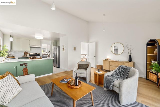 568 Vistamont Ave, Berkeley, CA 94708