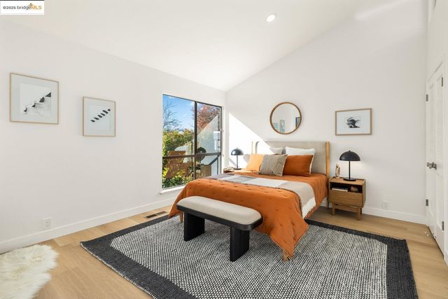 568 Vistamont Ave, Berkeley, CA 94708