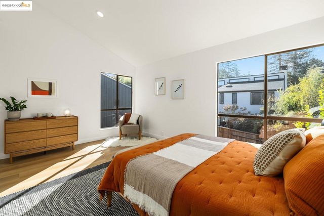 568 Vistamont Ave, Berkeley, CA 94708