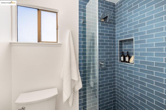 568 Vistamont Ave, Berkeley, CA 94708