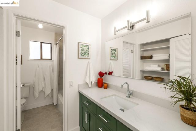 568 Vistamont Ave, Berkeley, CA 94708