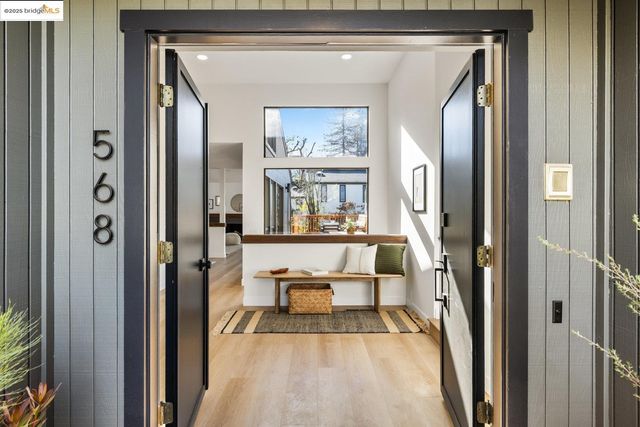568 Vistamont Ave, Berkeley, CA 94708