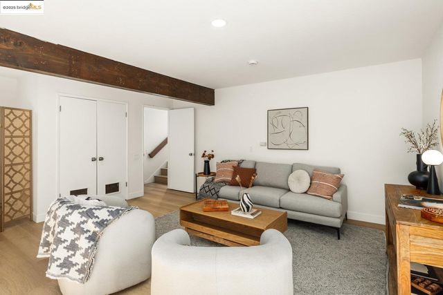 568 Vistamont Ave, Berkeley, CA 94708