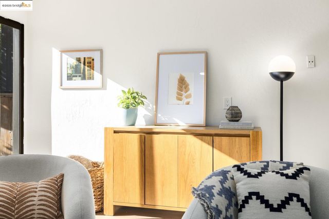 568 Vistamont Ave, Berkeley, CA 94708