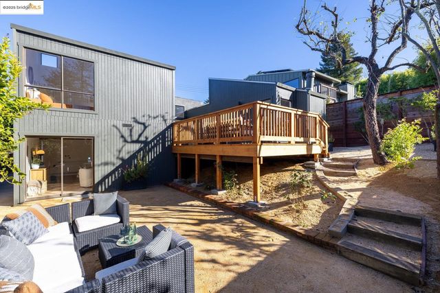 568 Vistamont Ave, Berkeley, CA 94708