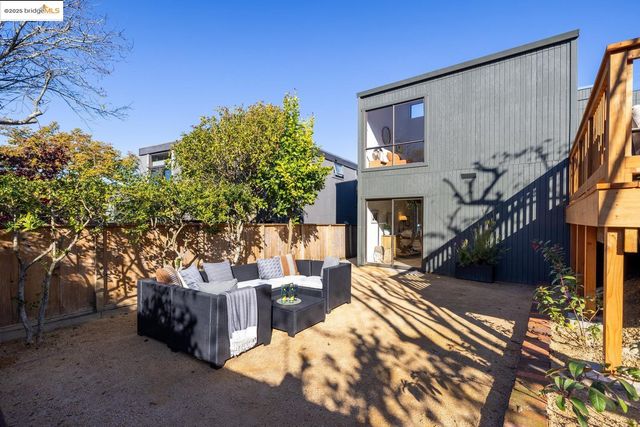 568 Vistamont Ave, Berkeley, CA 94708