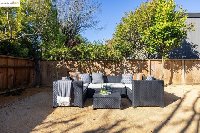 568 Vistamont Ave, Berkeley, CA 94708