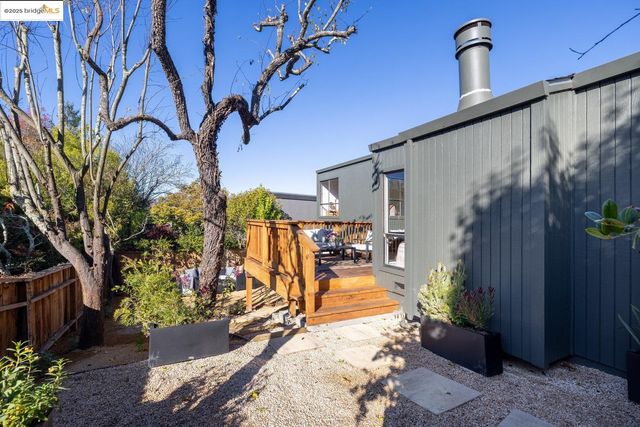 568 Vistamont Ave, Berkeley, CA 94708