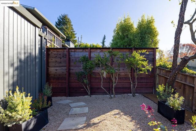 568 Vistamont Ave, Berkeley, CA 94708