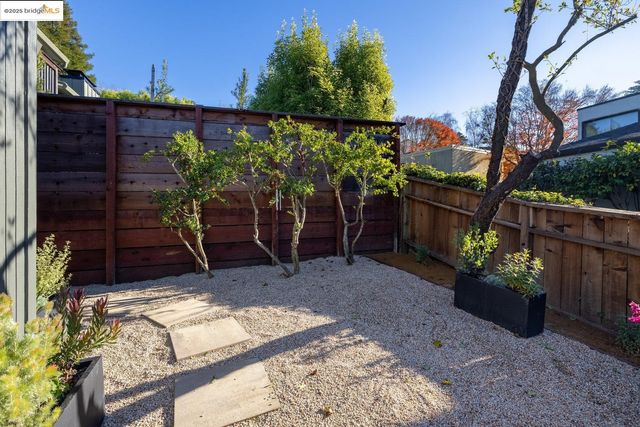 568 Vistamont Ave, Berkeley, CA 94708