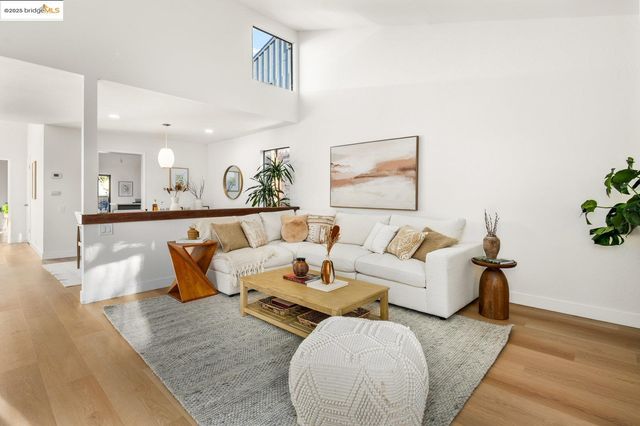 568 Vistamont Ave, Berkeley, CA 94708