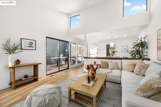 568 Vistamont Ave, Berkeley, CA 94708