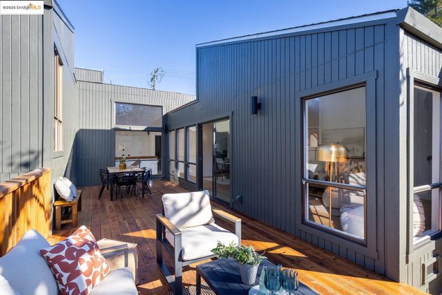 568 Vistamont Ave, Berkeley, CA 94708