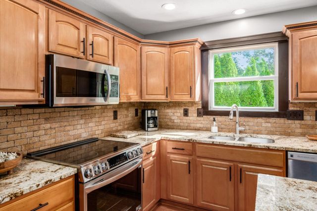 2070 Alum Village Drive, Lewis Center, OH 43035