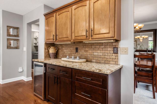 2070 Alum Village Drive, Lewis Center, OH 43035