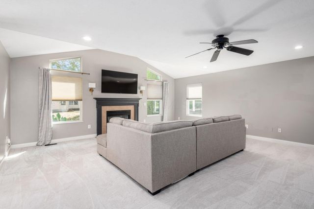 2070 Alum Village Drive, Lewis Center, OH 43035