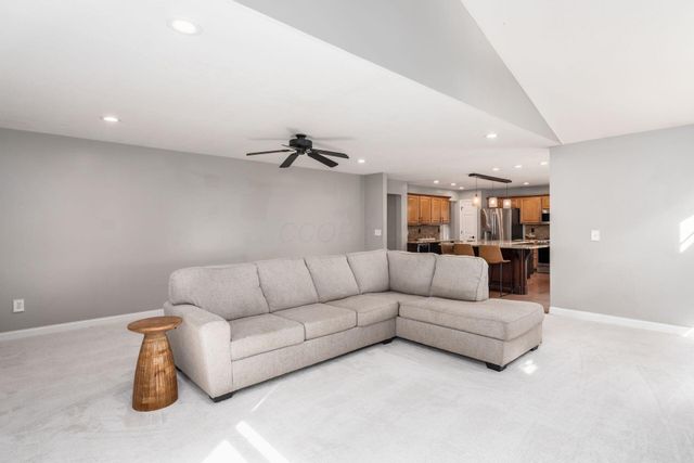 2070 Alum Village Drive, Lewis Center, OH 43035