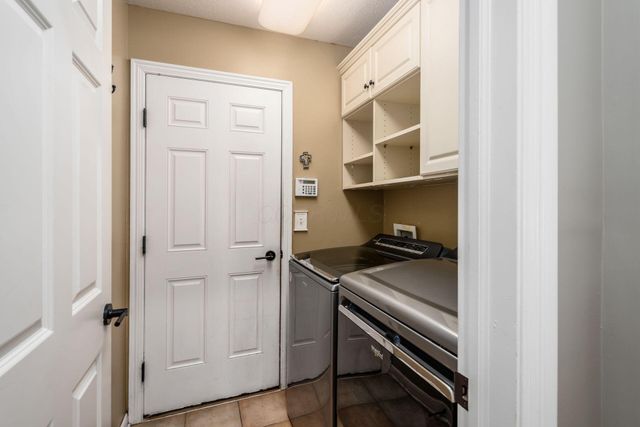 2070 Alum Village Drive, Lewis Center, OH 43035