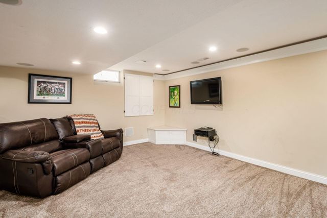 2070 Alum Village Drive, Lewis Center, OH 43035