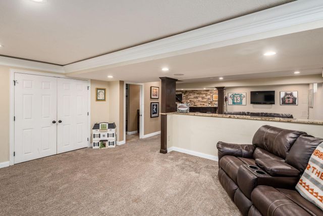 2070 Alum Village Drive, Lewis Center, OH 43035