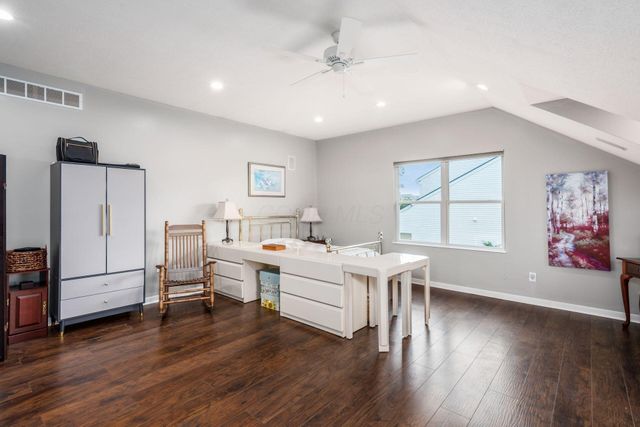 2070 Alum Village Drive, Lewis Center, OH 43035