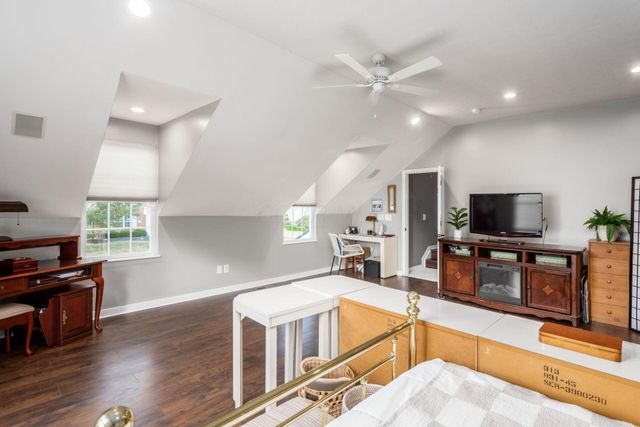 2070 Alum Village Drive, Lewis Center, OH 43035