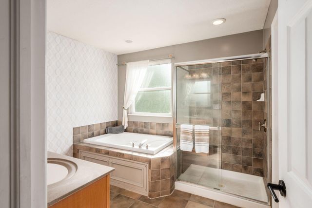 2070 Alum Village Drive, Lewis Center, OH 43035