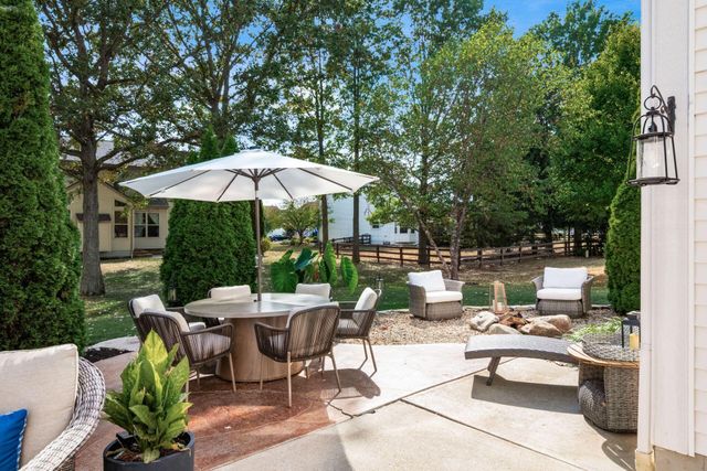 2070 Alum Village Drive, Lewis Center, OH 43035