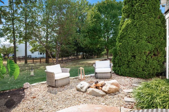 2070 Alum Village Drive, Lewis Center, OH 43035