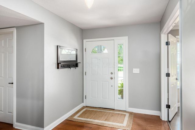 2070 Alum Village Drive, Lewis Center, OH 43035