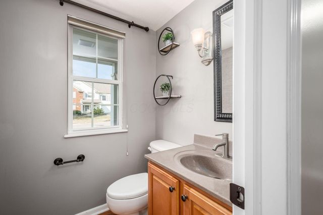 2070 Alum Village Drive, Lewis Center, OH 43035