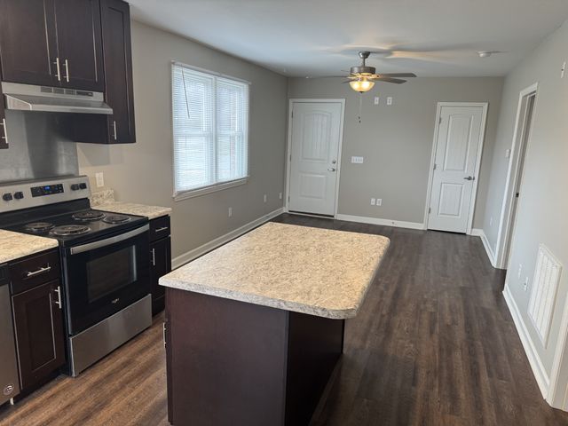 12 Fairway Dr, Nashville, TN 37214