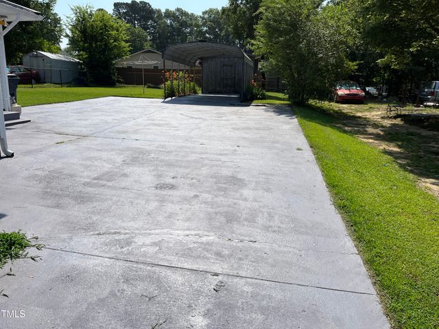 129 S Bullock Street, Henderson, NC 27536