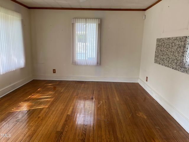 129 S Bullock Street, Henderson, NC 27536