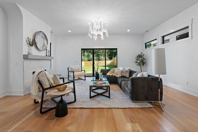 843B Dewees Ave, Nashville, TN 37204