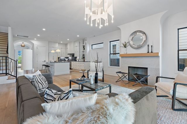 843B Dewees Ave, Nashville, TN 37204