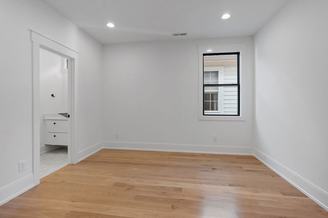 843B Dewees Ave, Nashville, TN 37204