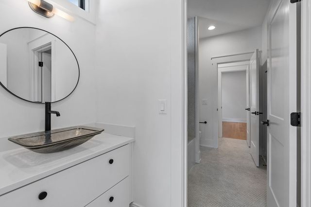 843B Dewees Ave, Nashville, TN 37204