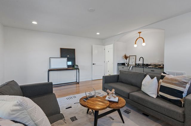 843B Dewees Ave, Nashville, TN 37204
