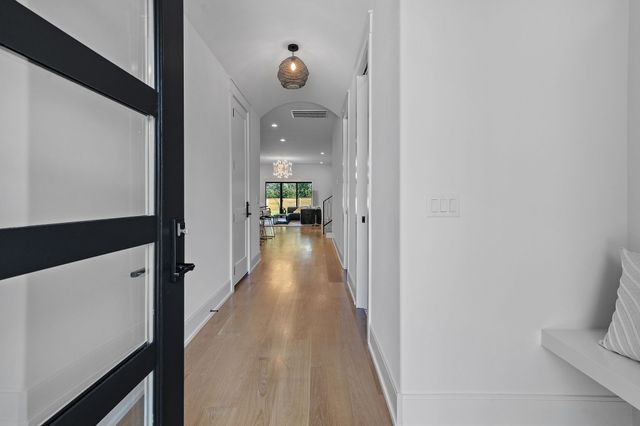 843B Dewees Ave, Nashville, TN 37204