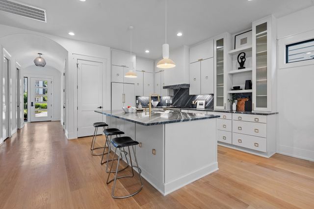 843B Dewees Ave, Nashville, TN 37204