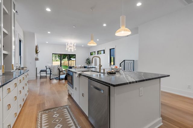 843B Dewees Ave, Nashville, TN 37204