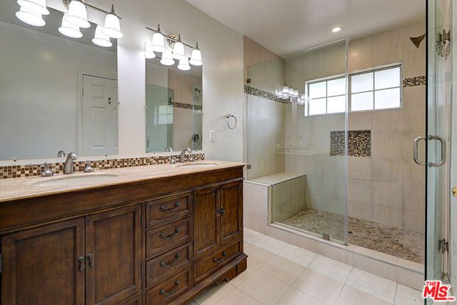 15601 Morrison Street, Encino (los Angeles), CA 91403
