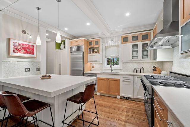 2621 W Windsor Avenue, Chicago, IL 60625