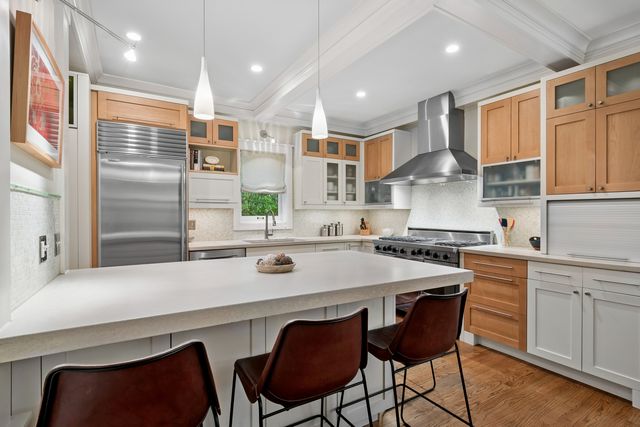 2621 W Windsor Avenue, Chicago, IL 60625