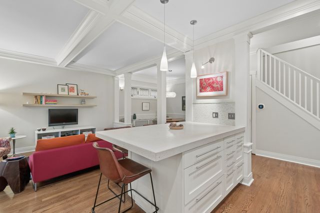 2621 W Windsor Avenue, Chicago, IL 60625