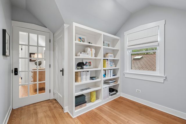 2621 W Windsor Avenue, Chicago, IL 60625