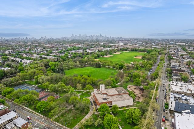 2621 W Windsor Avenue, Chicago, IL 60625