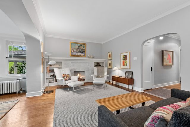 2621 W Windsor Avenue, Chicago, IL 60625